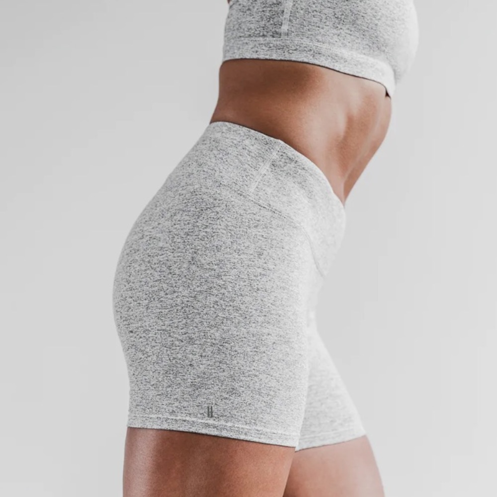 NOBULL MID-RISE SHORT 4" (PLUSH HEATHER)